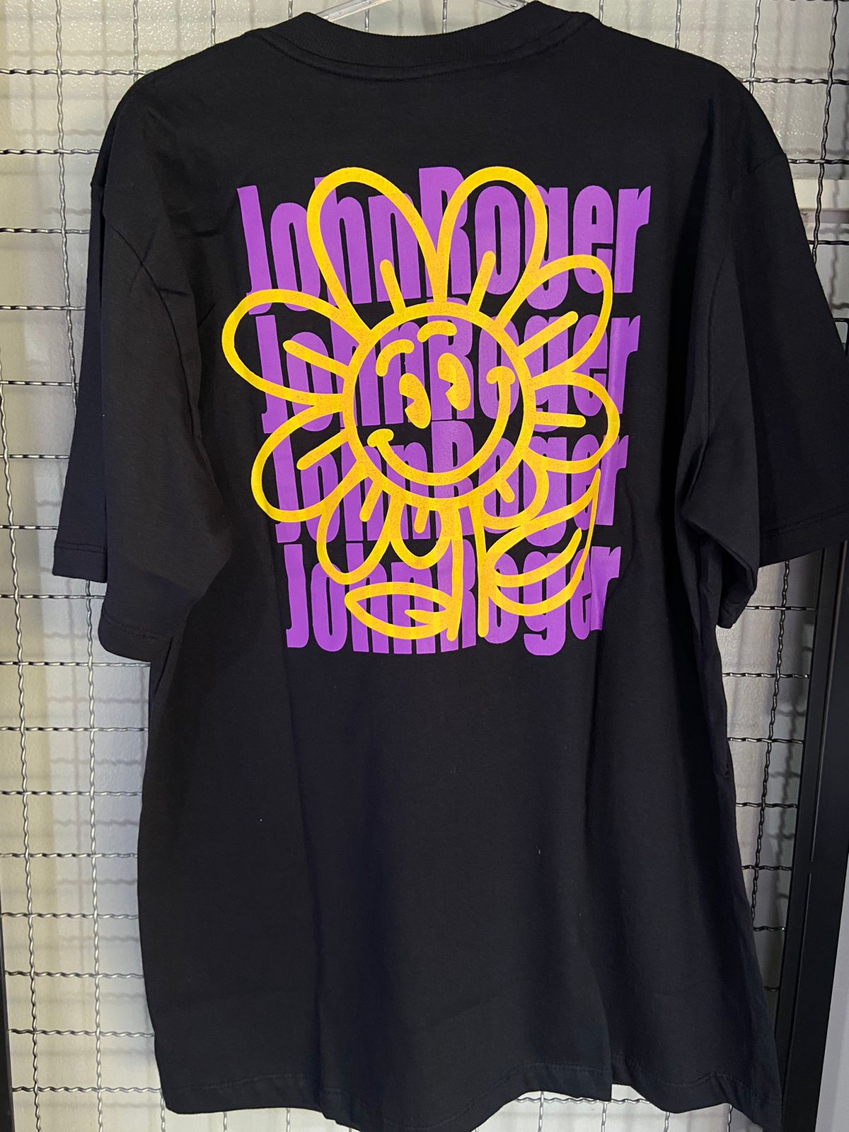 Camiseta John Roger Flowers