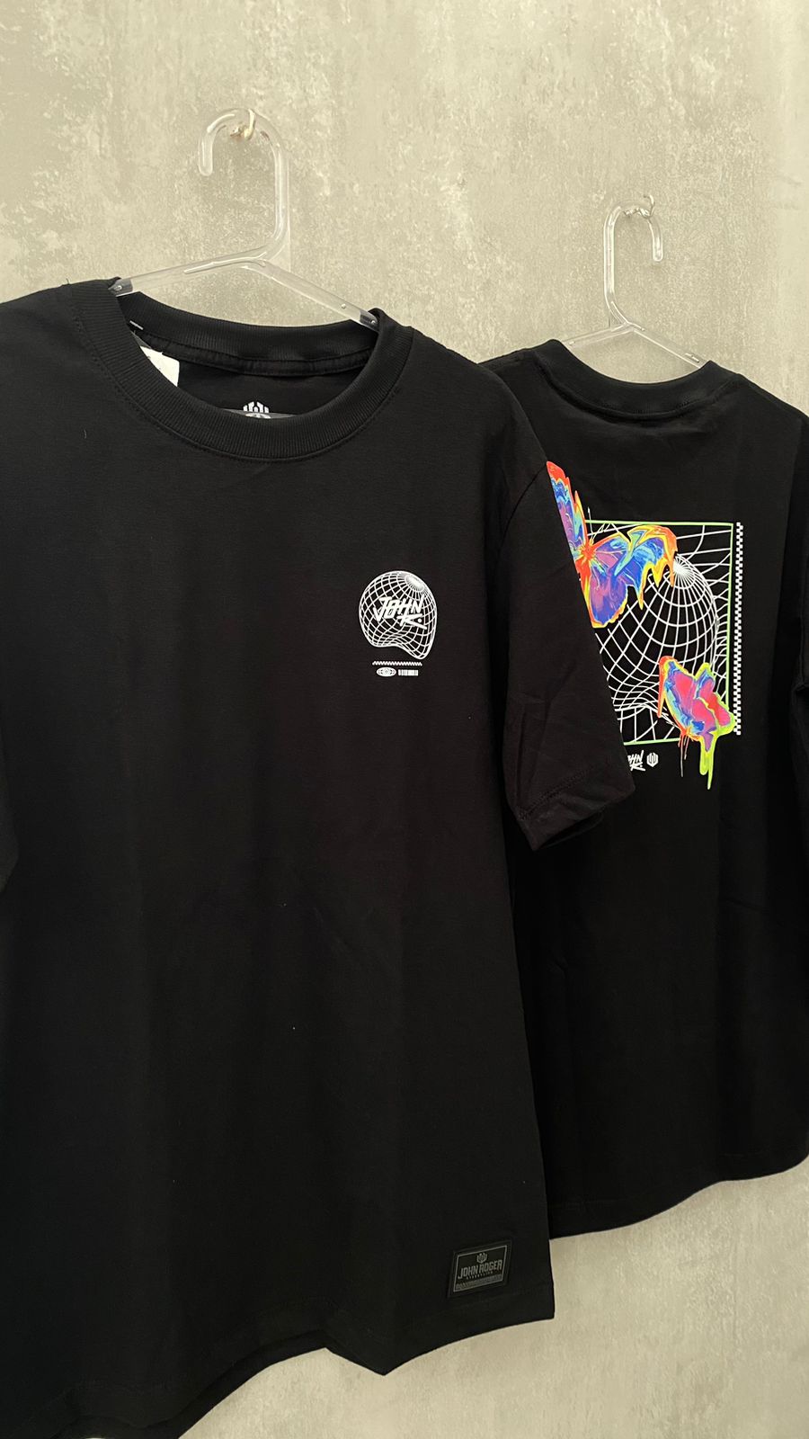 Camiseta John Roger Dimensional Preto