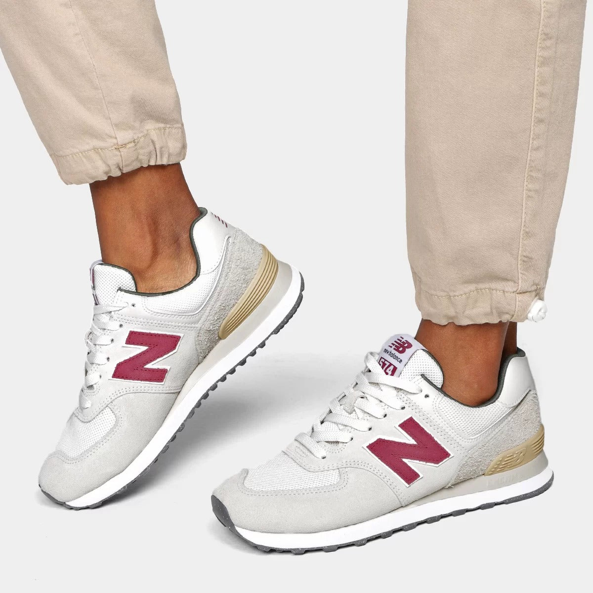 Tênis New Balance 574 V2 Feminino Bege/Bordo