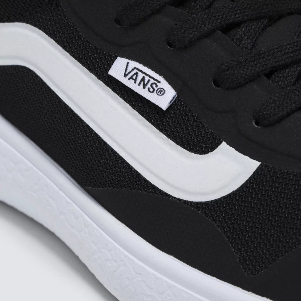 Tenis Vans Ultrarange Exo Preto Branco